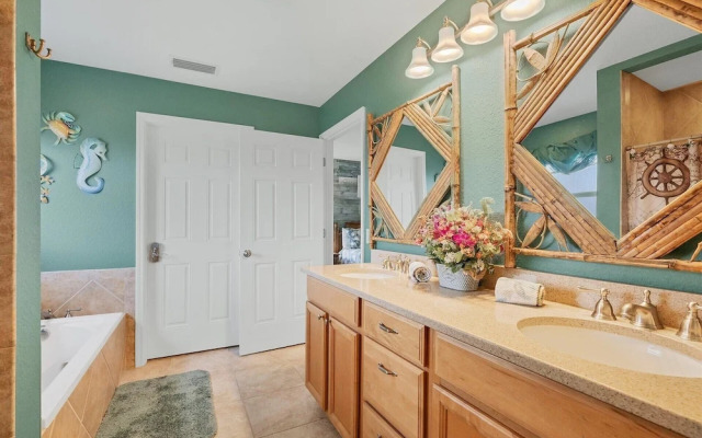 15736 Lakeland Circle