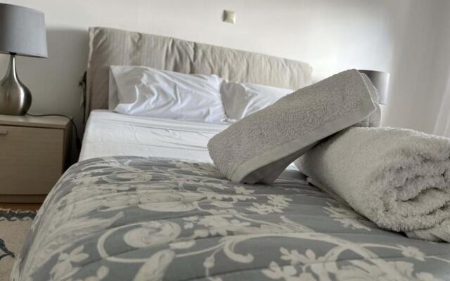 Villa Ampelaki (30 meters to the beach)