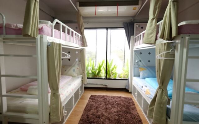 Seatz station Hostel Female only
