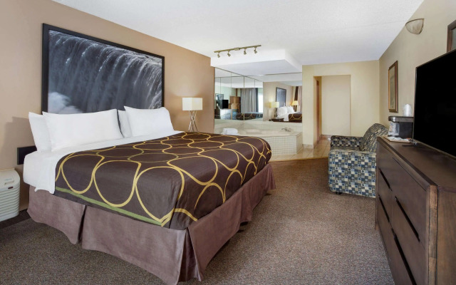 Super 8 by Wyndham Niagara Falls by the Falls