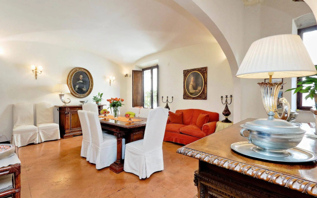 Town House - Treasurerome Collection