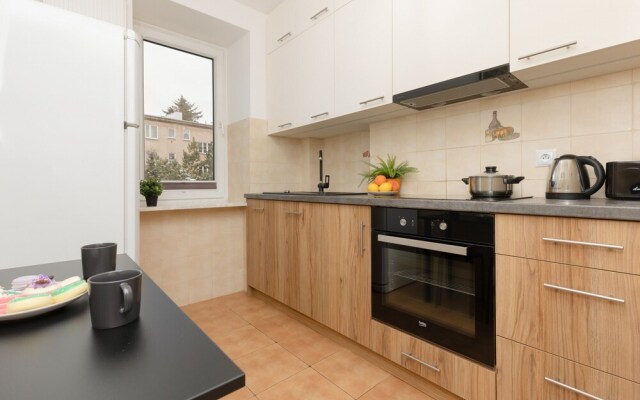 Dabrowskiego Apartment by Renters