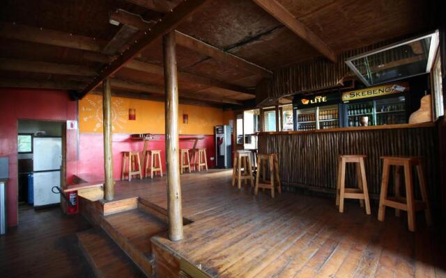 Buccaneers Lodge & Backpackers