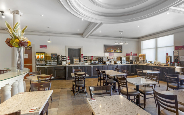Best Western Plus Travel Hotel Toronto Airport