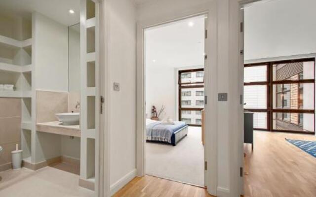 Oyo Home 137 Discovery Dock