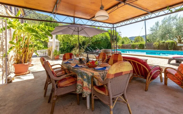 Traditional Charm With Private Pool