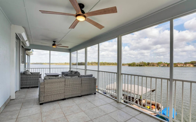 Waterfront Gem: Crystal River Family Home