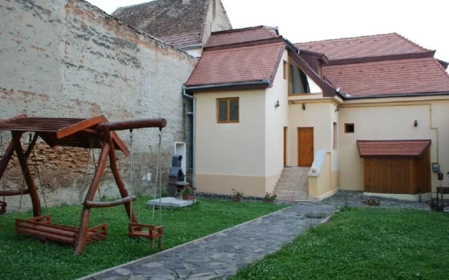 Complex Medieval Unglerus