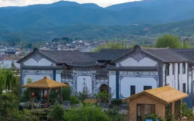 Shaxi Hidden Creek Homestay