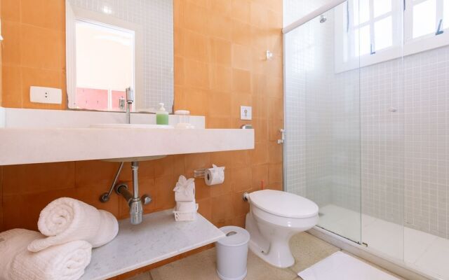 Excelente casa com piscina Armação