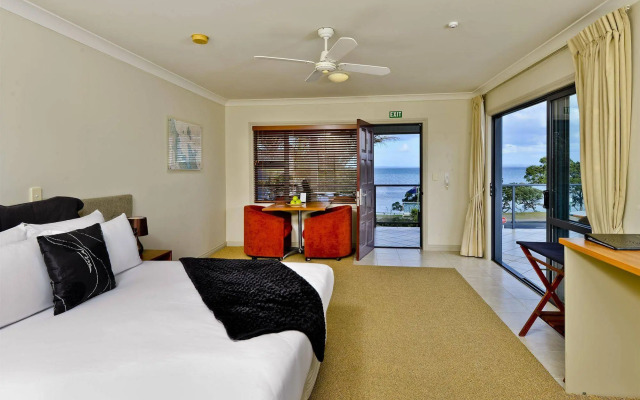Whangaparaoa Lodge Motel