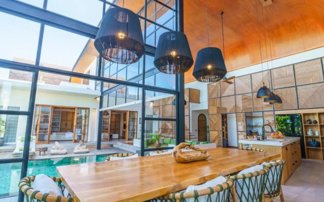 Villa Mango 3 - Amazing 4-bdr Villa in Berawa ! PERFECT LOCATION !