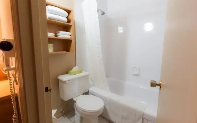 Travelodge by Wyndham Drummondville