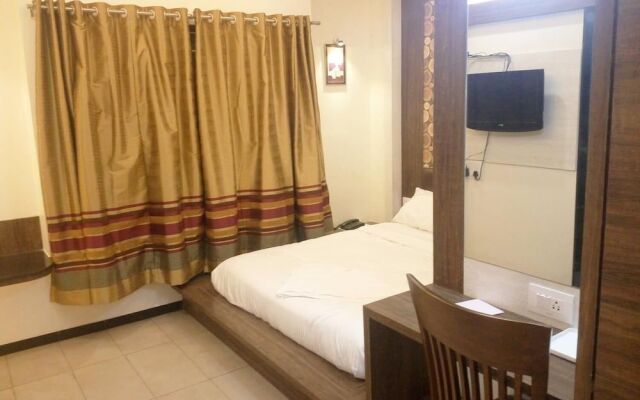 Hotel Pushpak Park