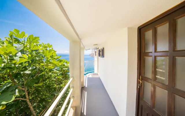Studio Next to the Beach w Terrace & Parking