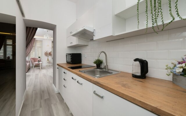 Apartment for 4 in Łódz by Renters