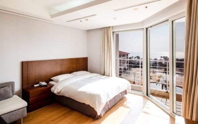 Shineville Luxury Resort