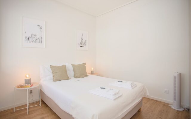 Liiiving - Downtown Balcony Apartment