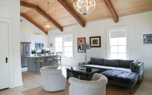 Laissez-faire Lounge on Magazine
