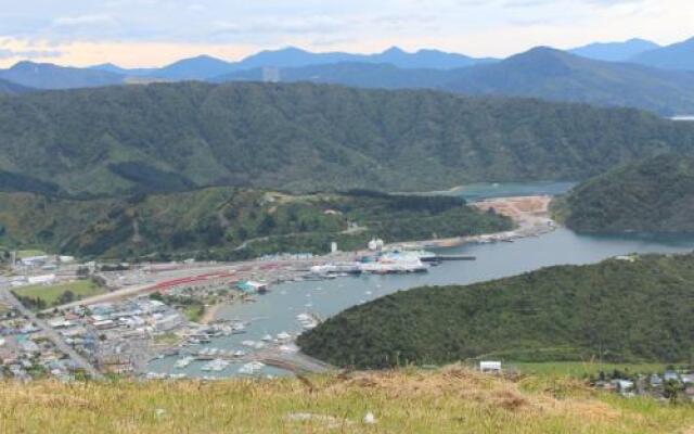 Atlantis Backpackers & Motels