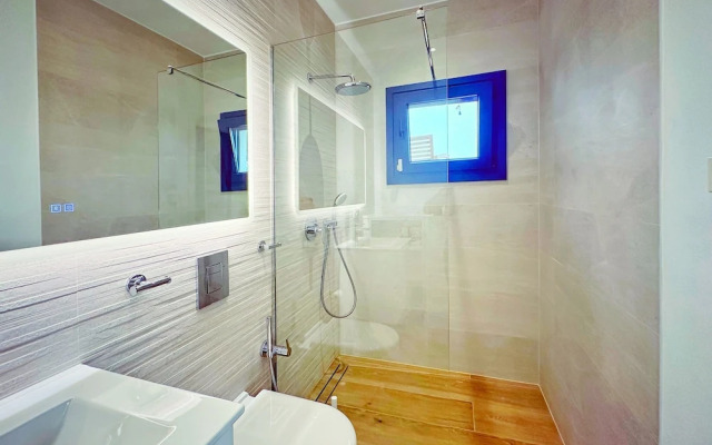 House Sleeps 4 - Parking-balcony-seaview - New