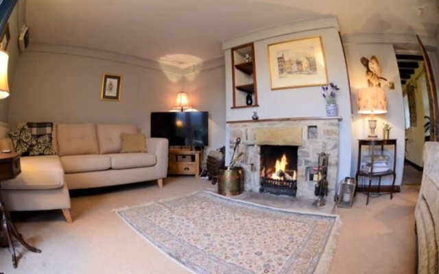 Cosy & Spacious Cottage in Scenic Village With Pub