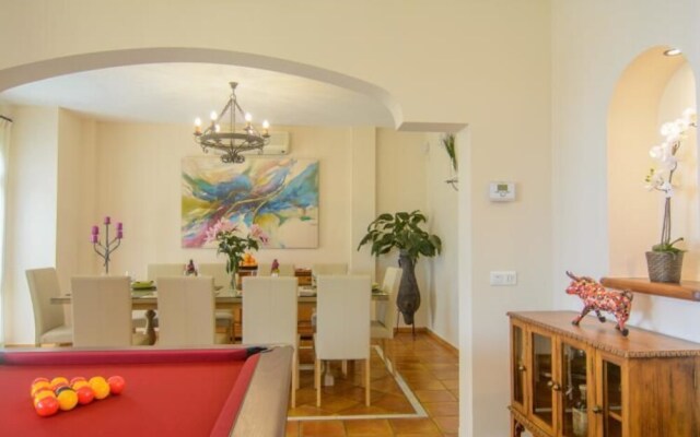 Twelve guest 6bedrooms Villa Montecarlo