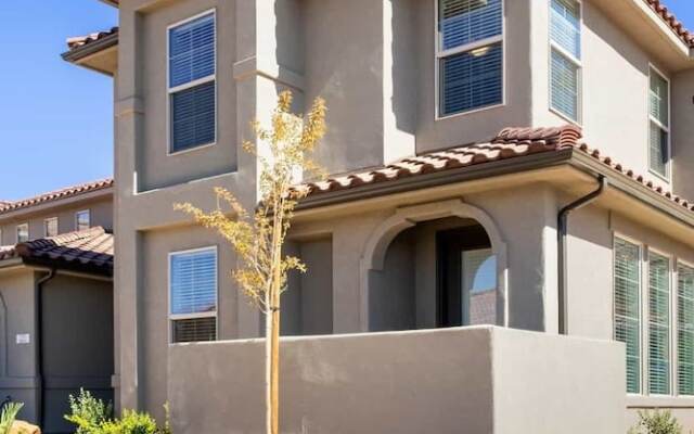 The Tree House 4 Bedroom Home