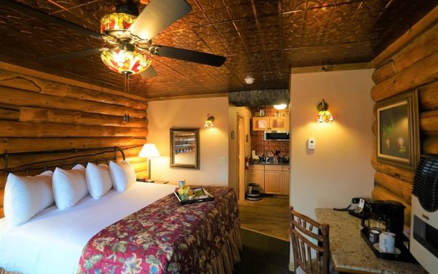 Pike's Waterfront Lodge
