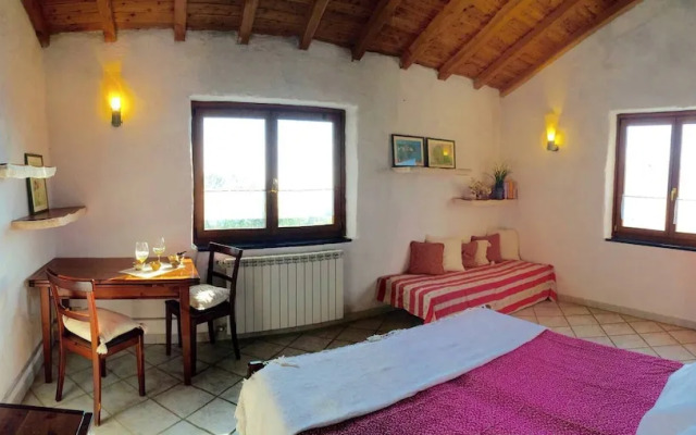 Panoramic Rural House With Garden