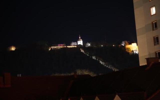 YoHome - Stylish New City Apartment