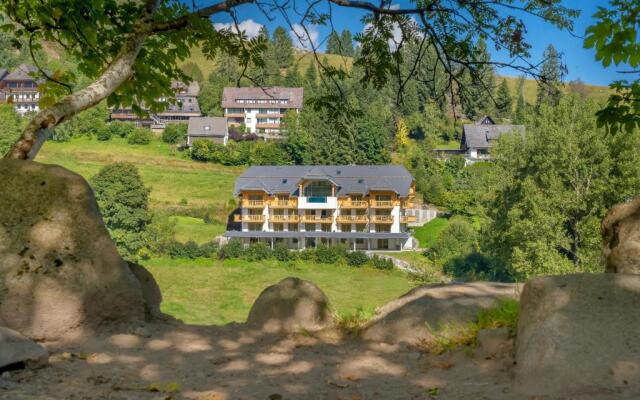 Schwarzenbach - Apartments & Rooftop Pool