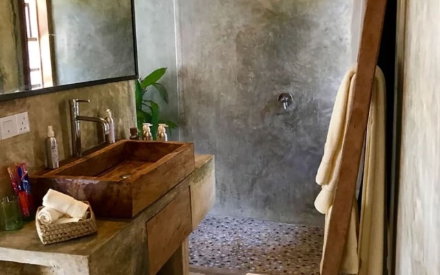 Rock And Sea Resort,baobab Suite