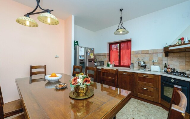 Stunning Home in Zaton Veliki With Wifi and 5 Bedrooms