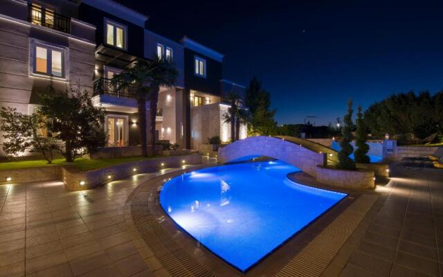 Artdeco Luxury Suites