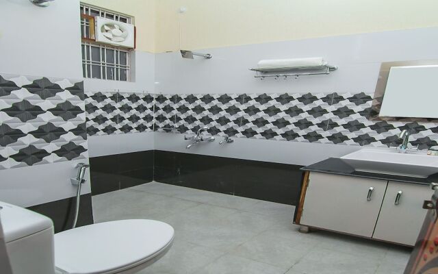 OYO 13478 Hotel Surabhi Garden