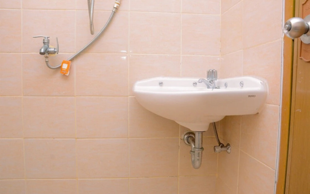 Minimalist and Cozy 2BR Apartment at Casablanca East Residence – Bathroom – Jakarta