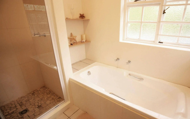 Art Gallery Guest House - Thandekayo