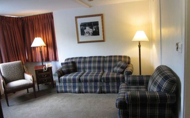Snow Lake Lodge