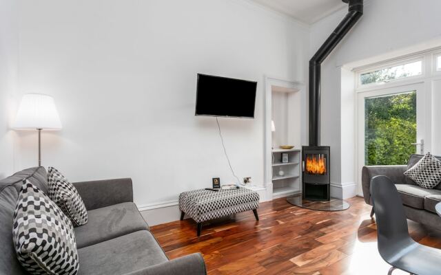Cunningham Residence- Donnini Apartments