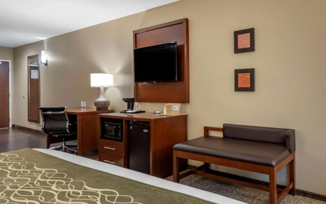 Comfort Inn & Suites Pittsburgh South