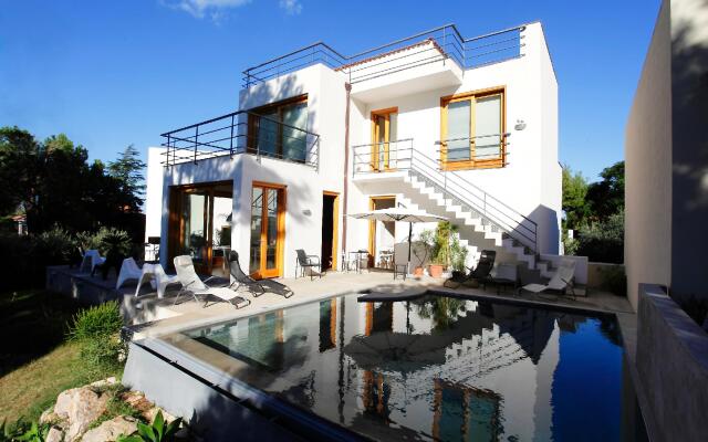 Sicily 2 - 3 - 4 Person With Pool