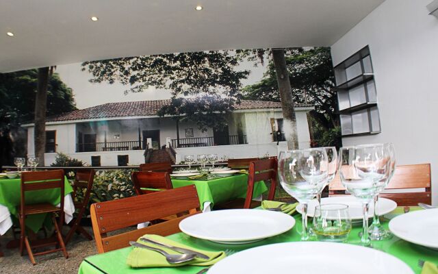 Hotel Imbanaco