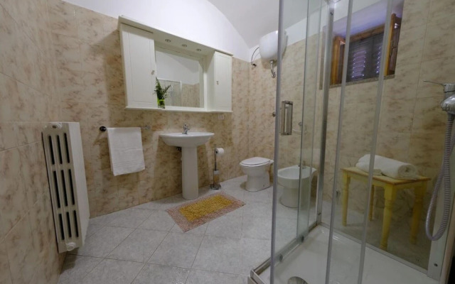 Tenuta con due Abitazioni Indipendenti e Piscina