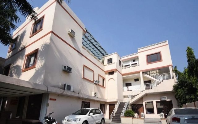 OYO 9727 Hotel Welcome Inn 2