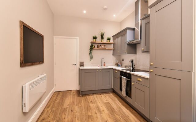 Saxon Rose Apartment