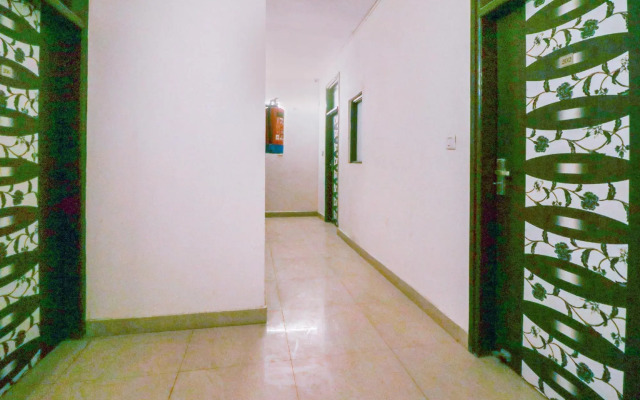 OYO 71197 Five Star residency