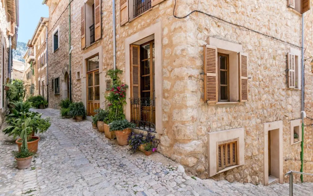 Town House Cas Decu