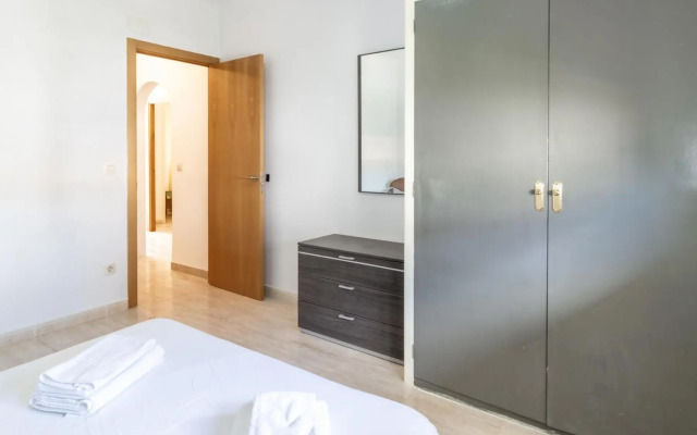 LA FARELLA 60 apartamento bien ubicado con balcón