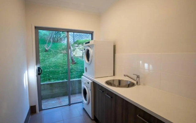The Lookout Beach House – Guest Rooms – Point Lookout
